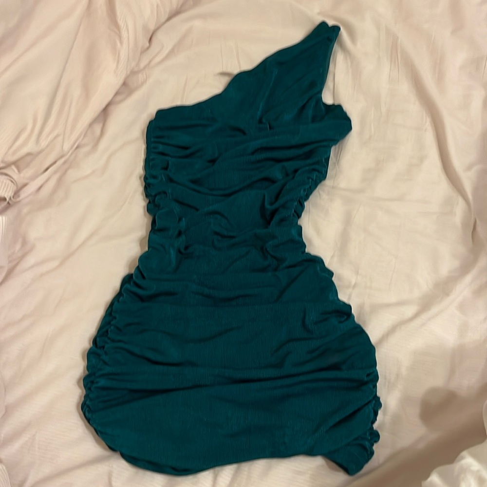 Lucy in the sky green ruched one shoulder mini dress